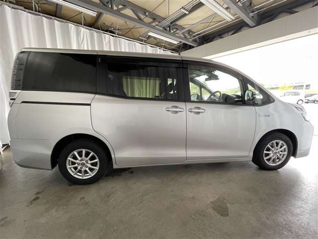 Toyota Voxy 10