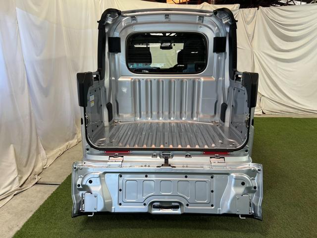 Daihatsu Hijet Deck Van 7