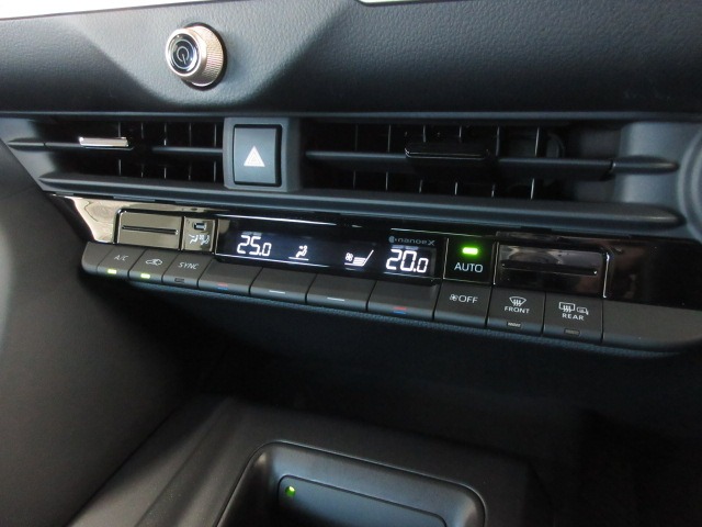 Toyota Crown Crossover 8