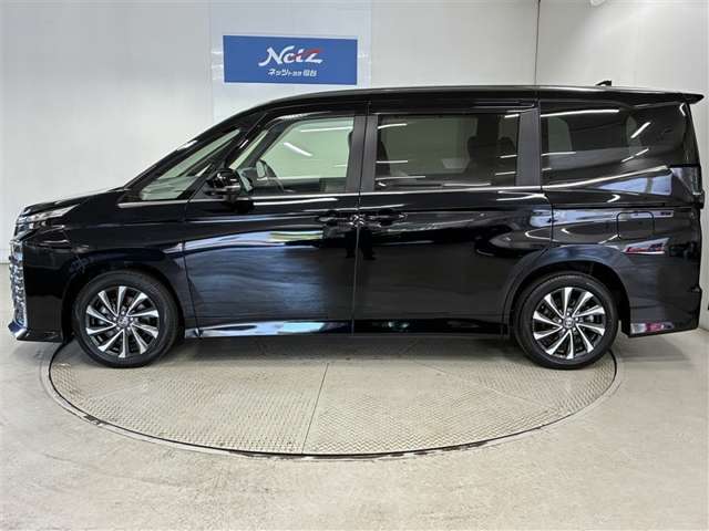 Toyota Voxy 4