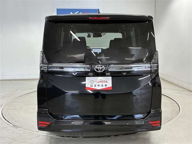 Toyota Voxy 6
