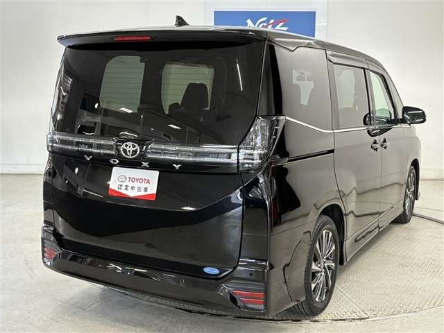 Toyota Voxy 8