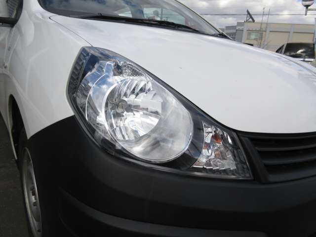 Nissan AD 11