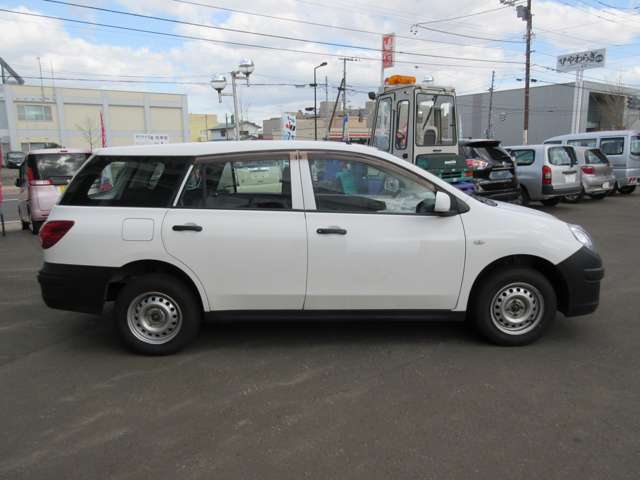 Nissan AD 7
