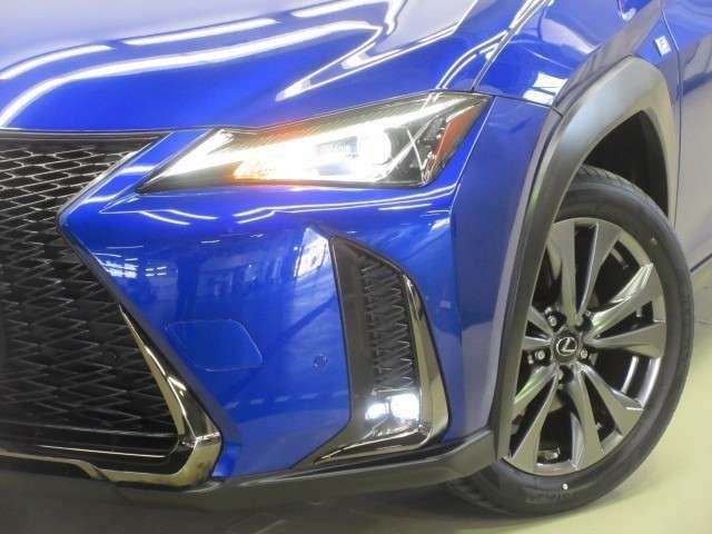 Lexus UX 8