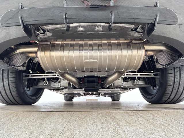 Aston Martin DBX 11