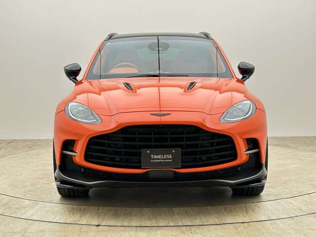 Aston Martin DBX 2
