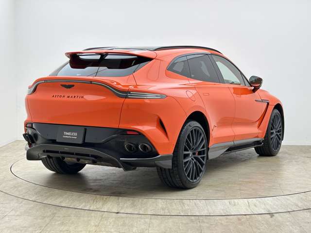 Aston Martin DBX 5
