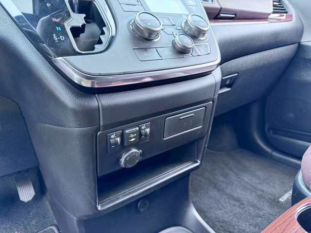 Toyota シエナ 12