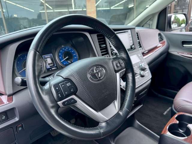 Toyota シエナ 7