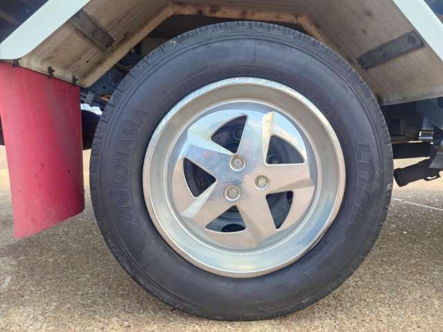 Isuzu Elf 12