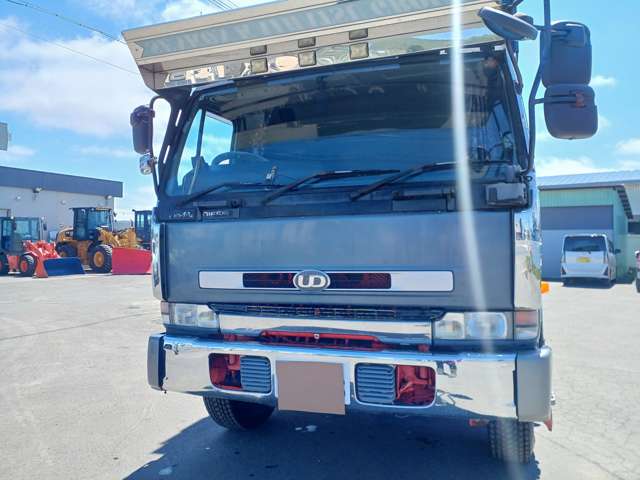 UD Trucks Big Thumb 2