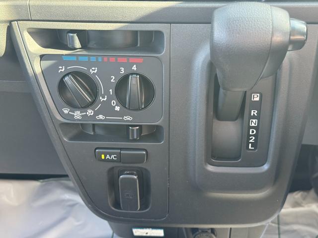 Daihatsu Hijet Deck Van 4