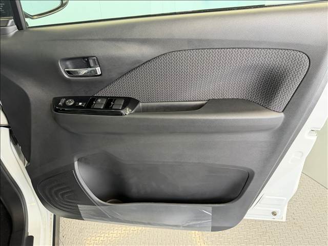 Mitsubishi eK X 9