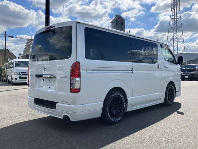 Toyota Hiace Van 11