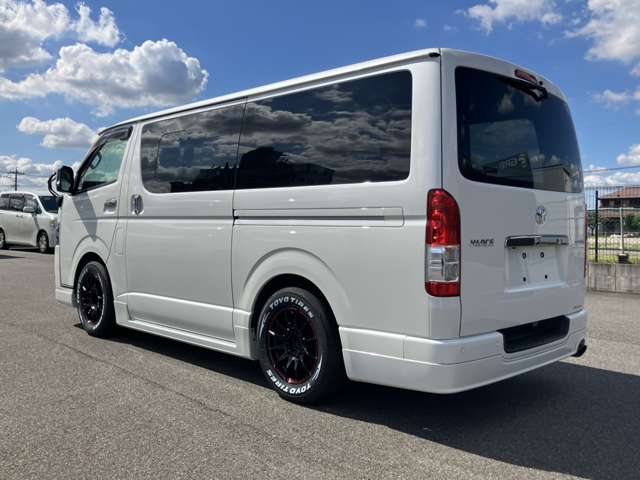 Toyota Hiace Van 12