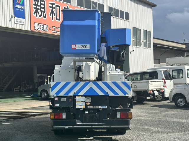 Isuzu Elf 11