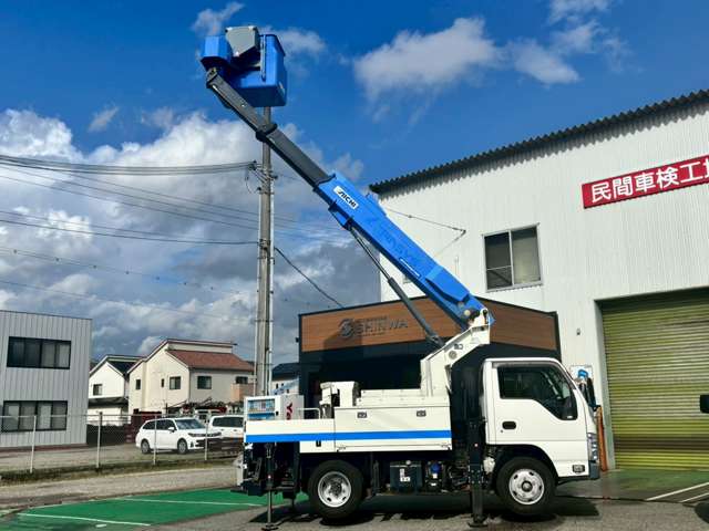 Isuzu Elf 12