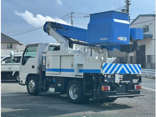 Isuzu Elf 7