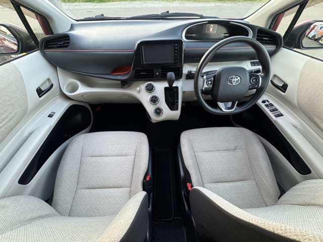 Toyota Sienta 2