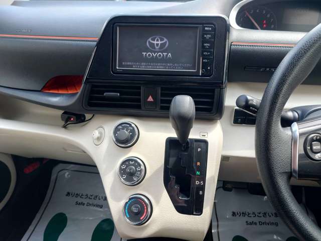 Toyota Sienta 3