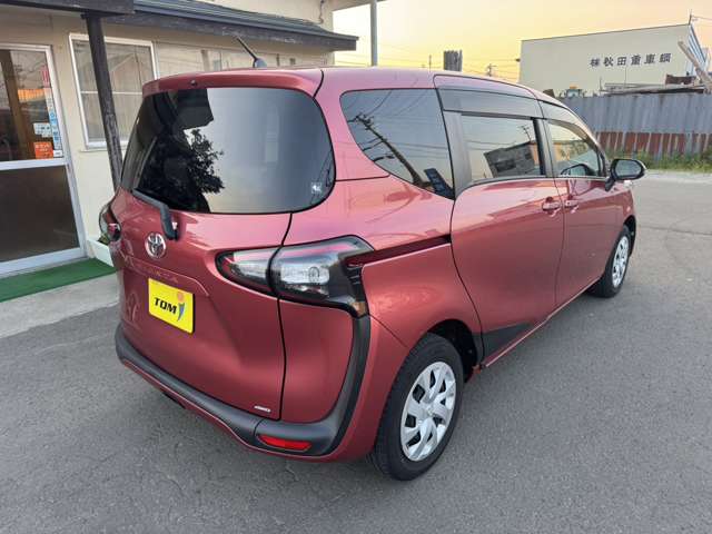 Toyota Sienta 8