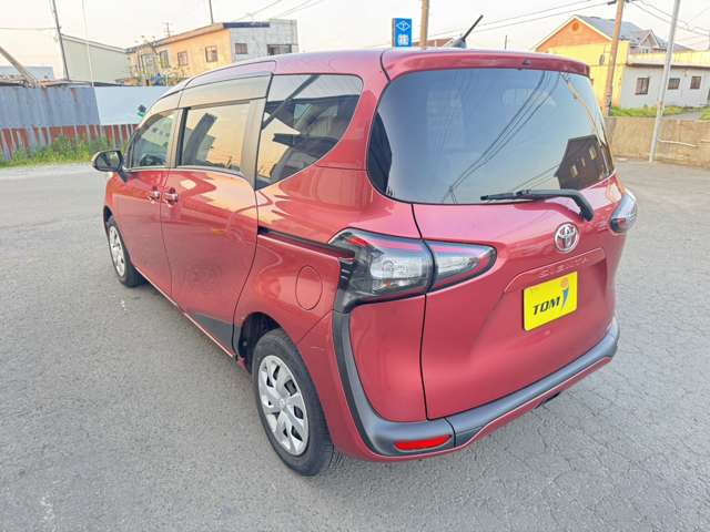 Toyota Sienta 10