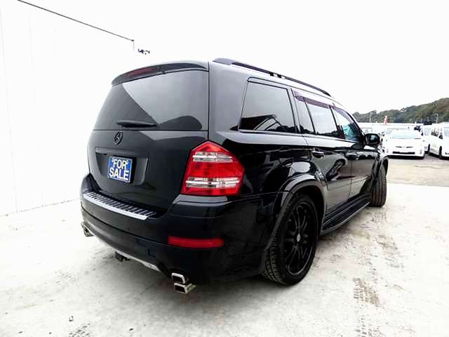 Mercedes-Benz GL-Class 11