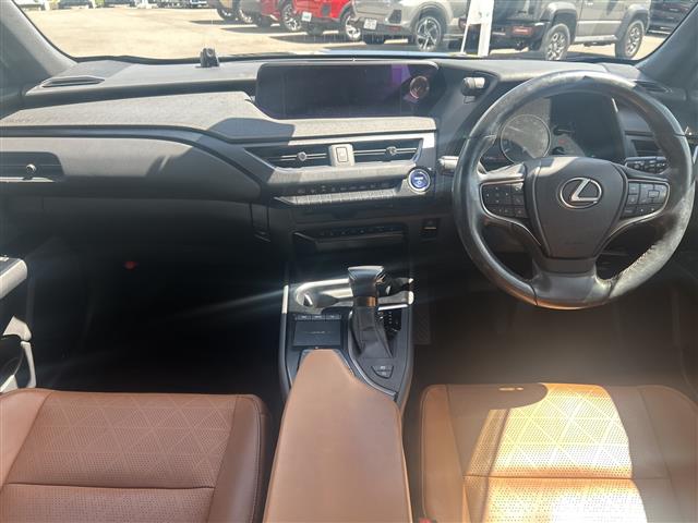 Lexus UX 5