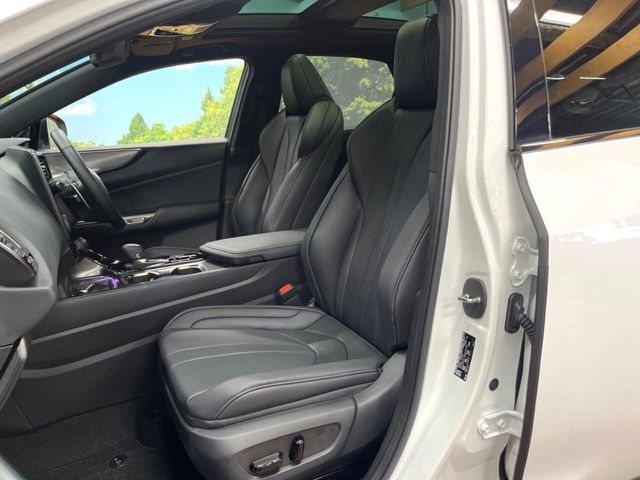 Lexus NX 8