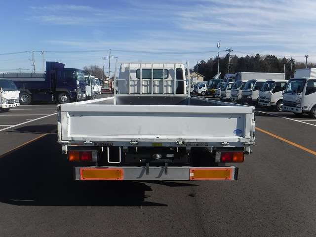 Mitsubishi Fuso Canter 9