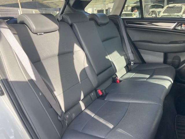 Subaru Legacy Outback 11