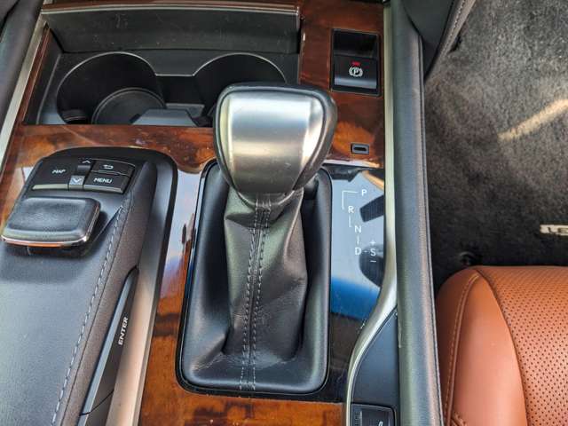 Lexus LX 11