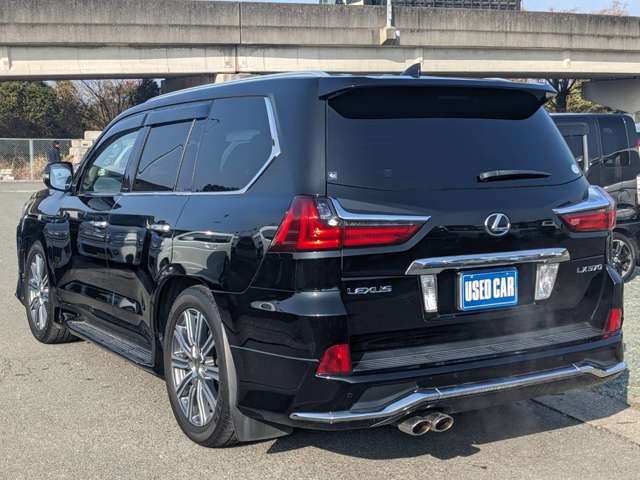 Lexus LX 8