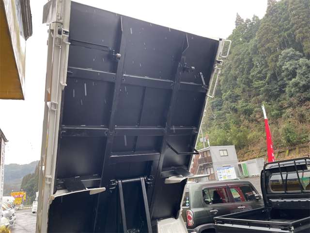 Isuzu Elf 9