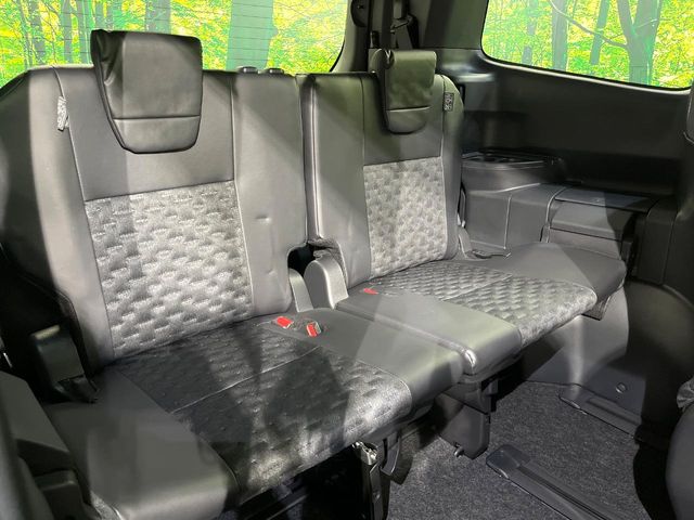 Toyota Voxy 11