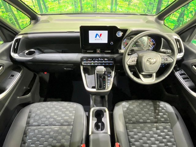 Toyota Voxy 2