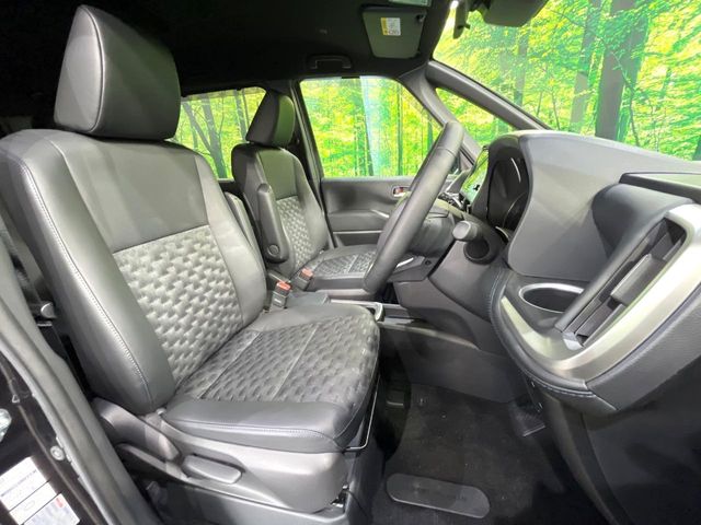 Toyota Voxy 9