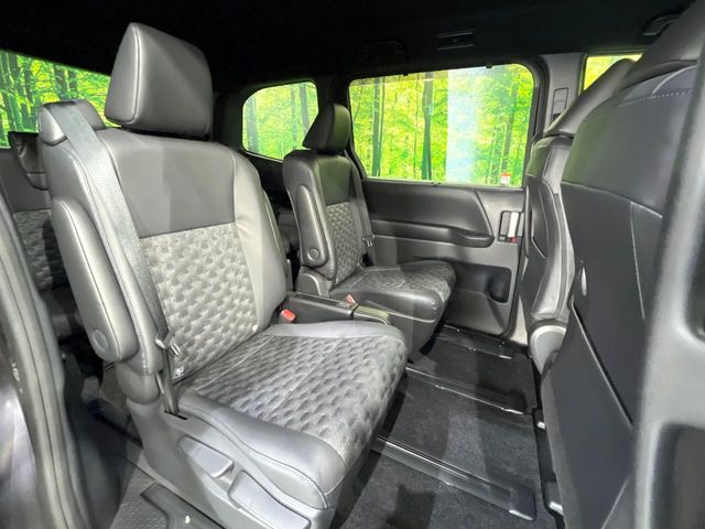 Toyota Voxy 10