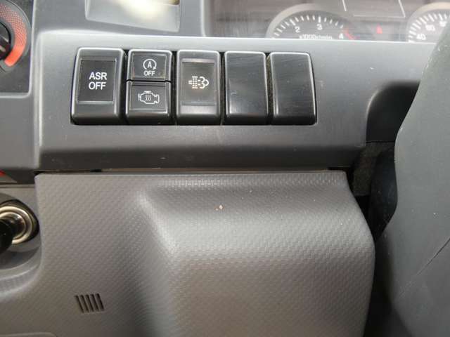 Isuzu Elf 13