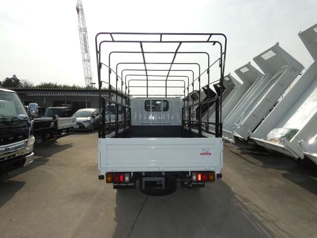 Isuzu Elf 8