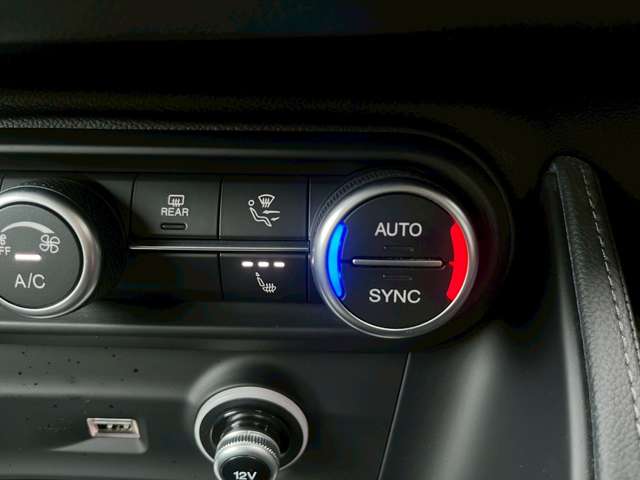 Alfa Romeo Stelvio 12