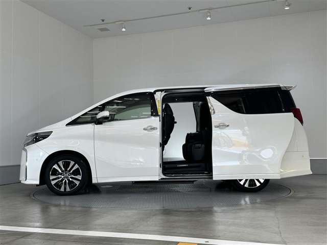 Toyota Alphard 4