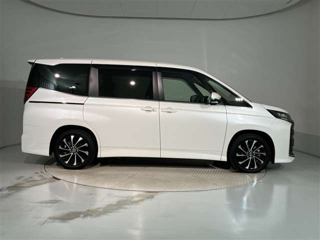 Toyota Noah 9