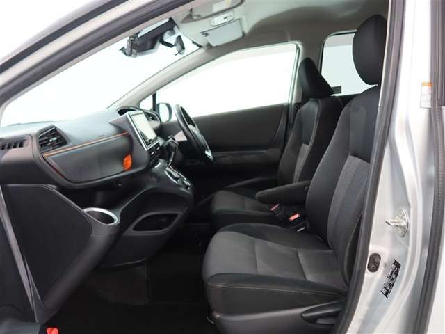 Toyota Sienta 11