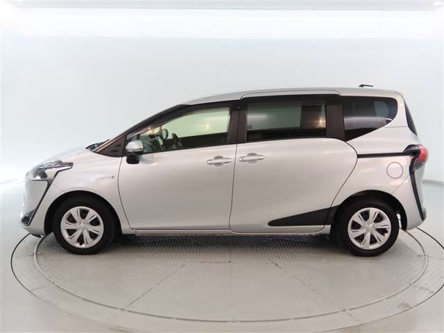 Toyota Sienta 3