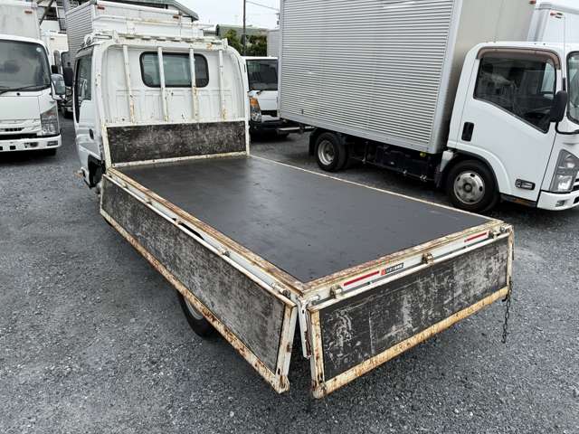 Isuzu Elf 9