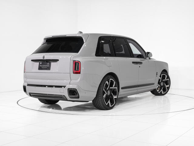 Rolls-Royce ブラックバッジカリナン 6