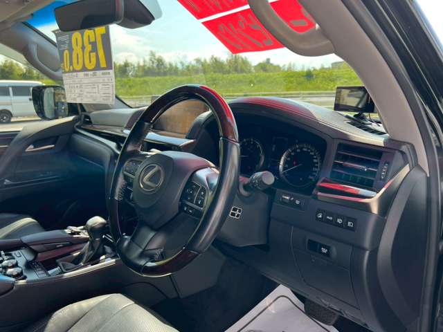 Lexus LX 11