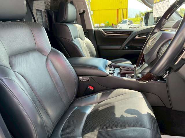 Lexus LX 12